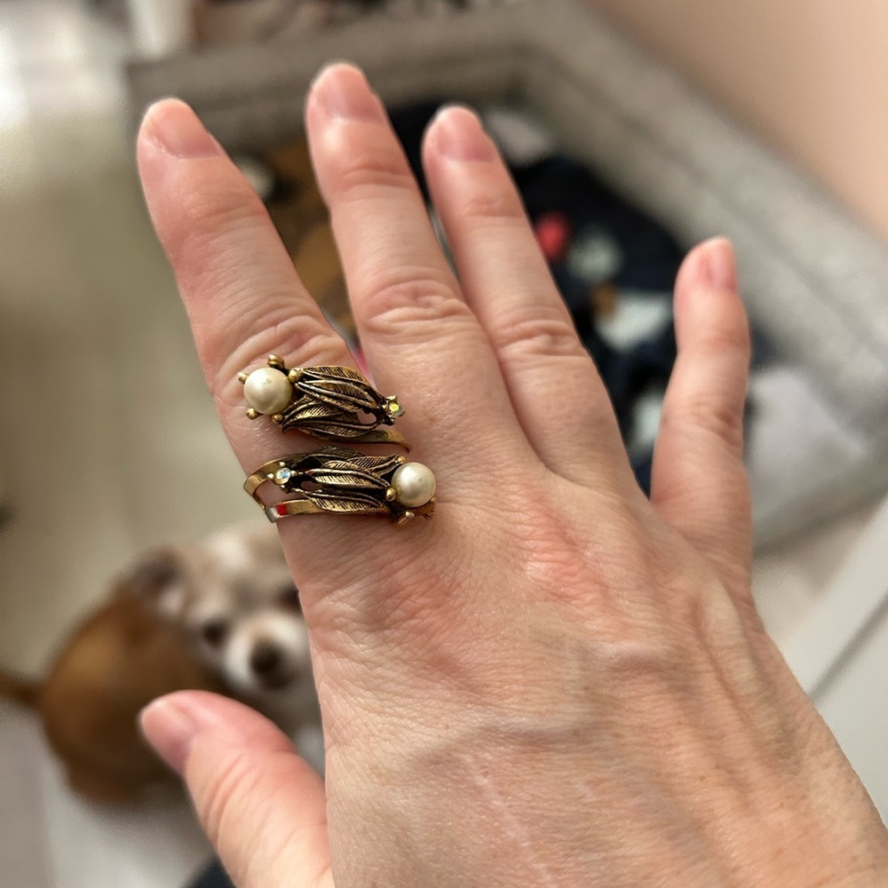 GOLD tone leaf and pearl adjustable vintage ring size 5